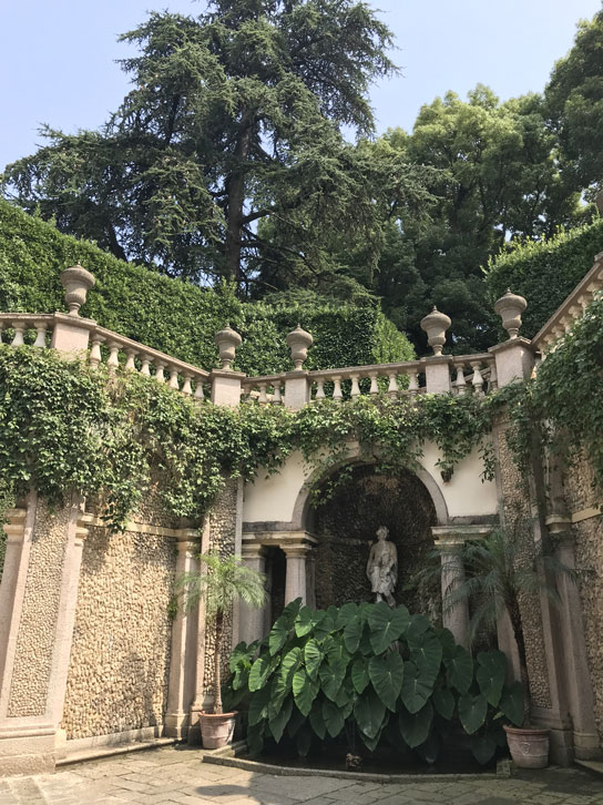 palazzo-borromeo-jardines