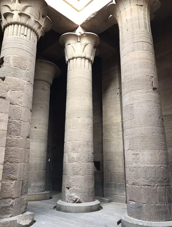 templo-filae-columnas-esquina