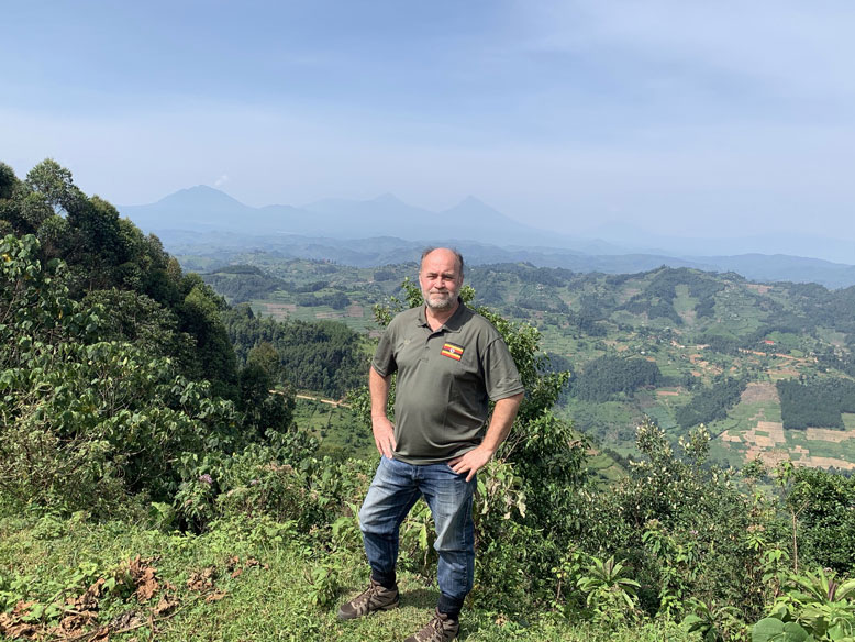 viaje-uganda-vista-volcanes-ruanda