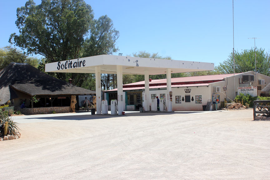 viaje-namibia-solitaire-gasolinera